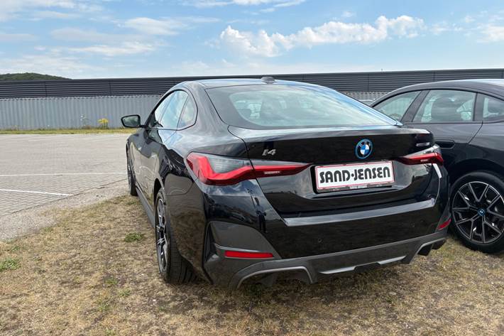 Sort BMW i4 fra 2023