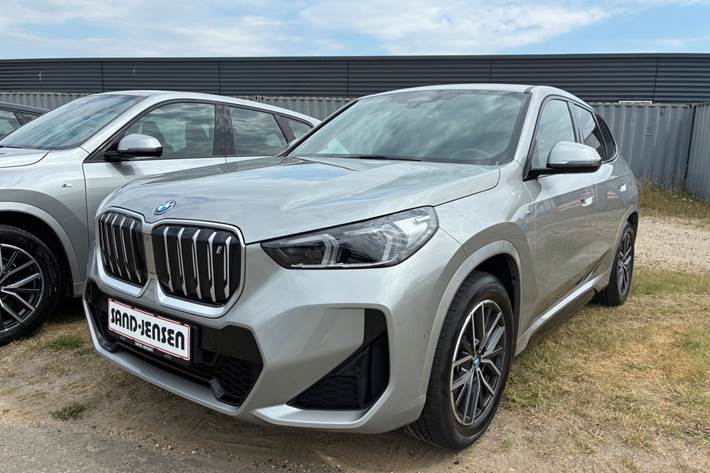 Grå BMW iX1 fra 2023