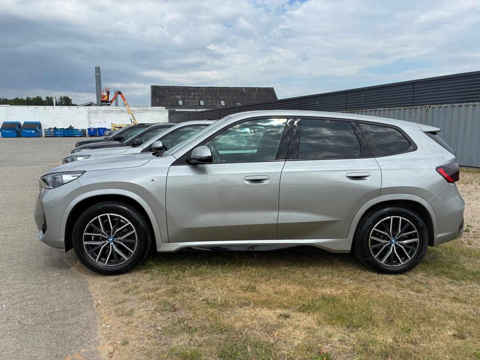 Grå BMW iX1 fra 2023