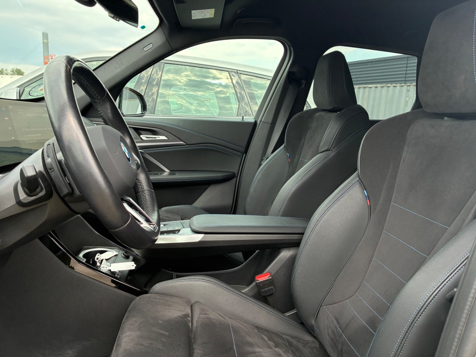 Grå BMW iX1 fra 2023