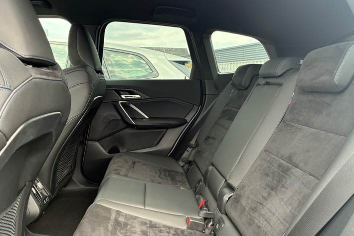Grå BMW iX1 fra 2023