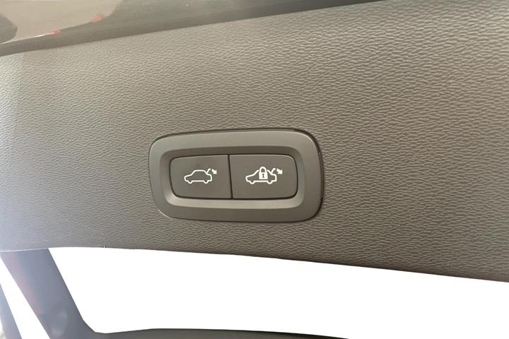 Sort Volvo C40 fra 2023