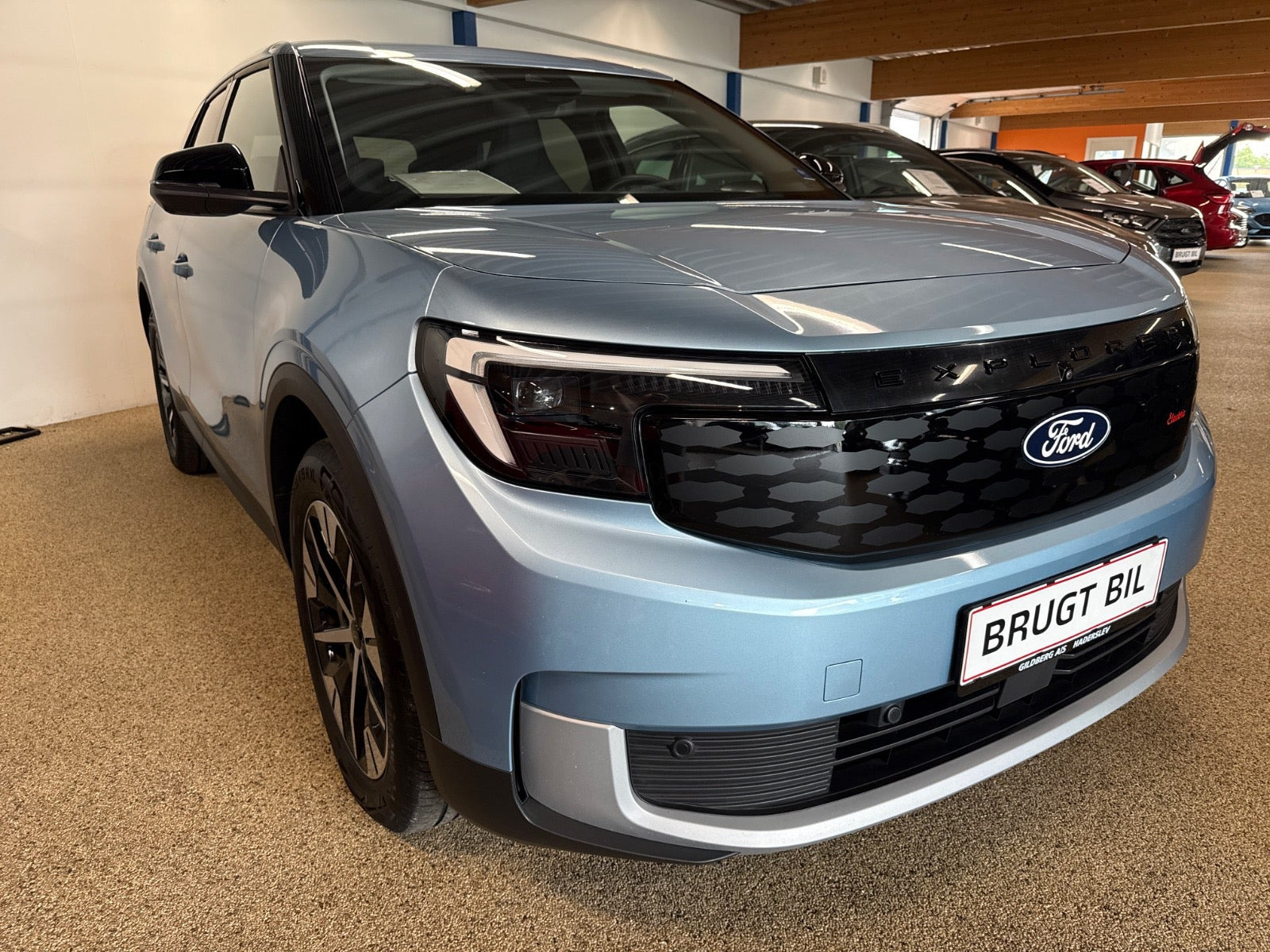 Ford Explorer 77 Select Extended Range