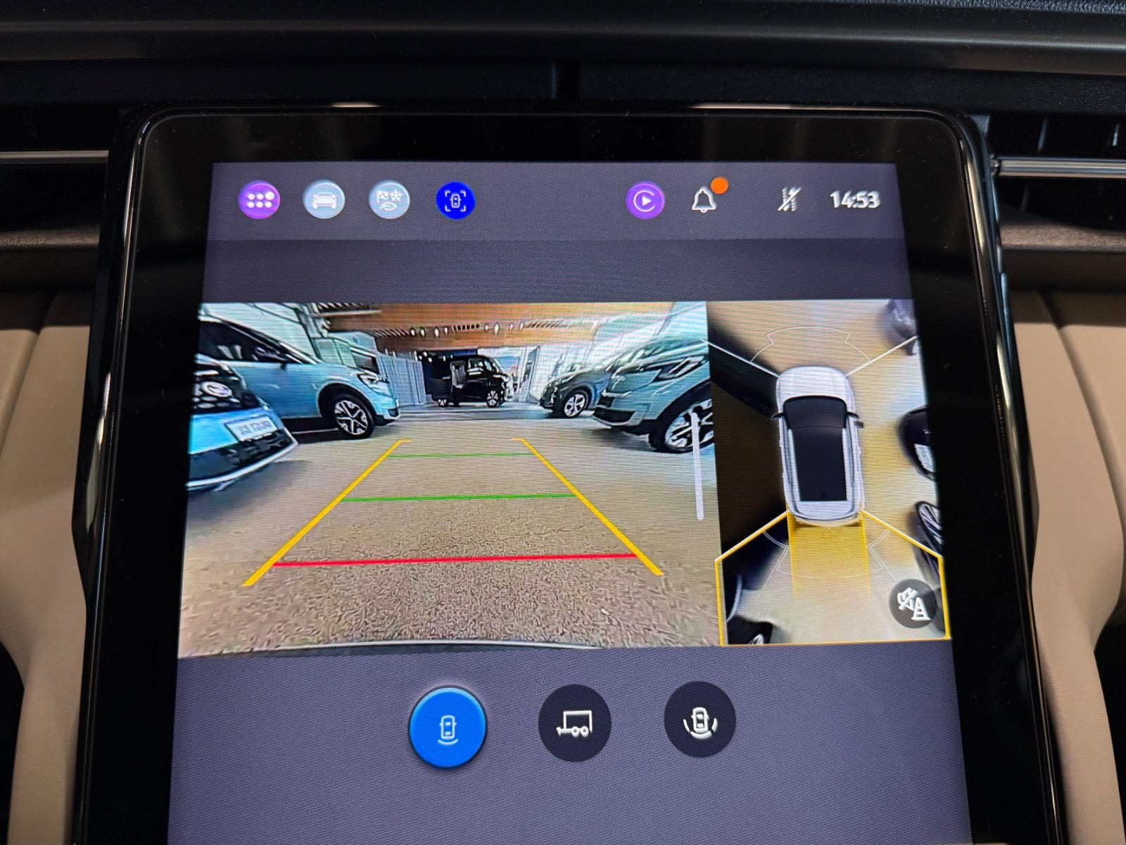 Blå Ford Explorer fra 2025