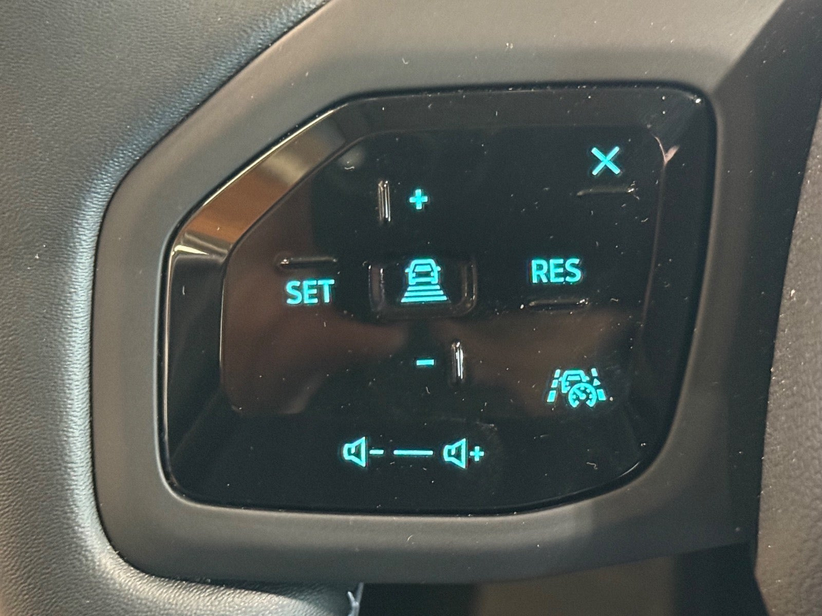 Blå Ford Explorer fra 2025