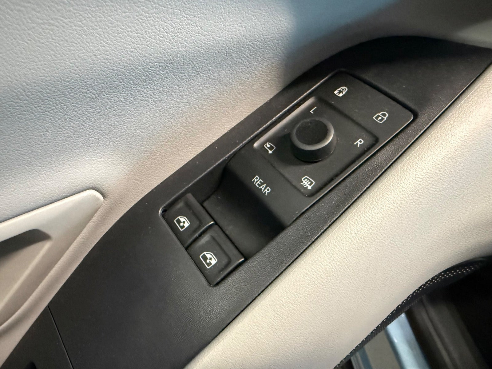 Blå Ford Explorer fra 2025