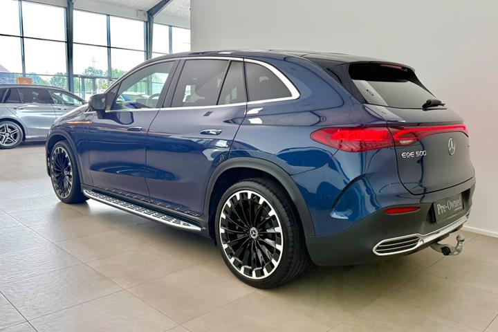 Blå Mercedes EQE500 SUV fra 2023
