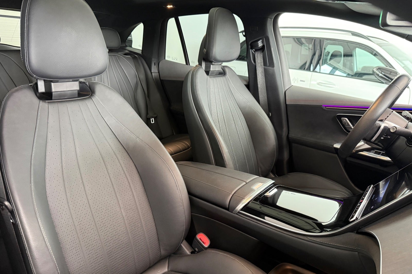 Blå Mercedes EQE500 SUV fra 2023