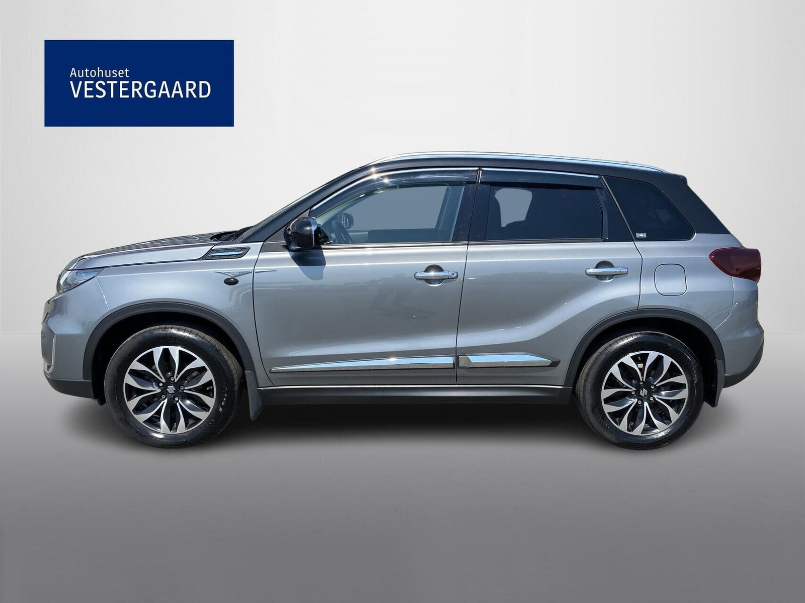Grå Suzuki Vitara fra 2023