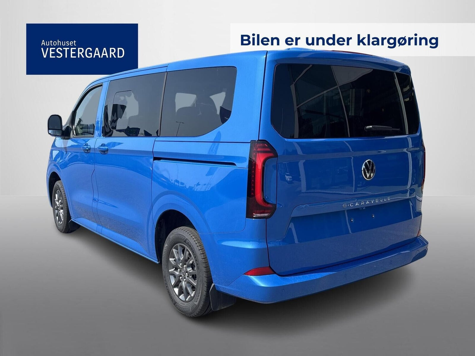 Beige VW e-Caravelle fra 2025