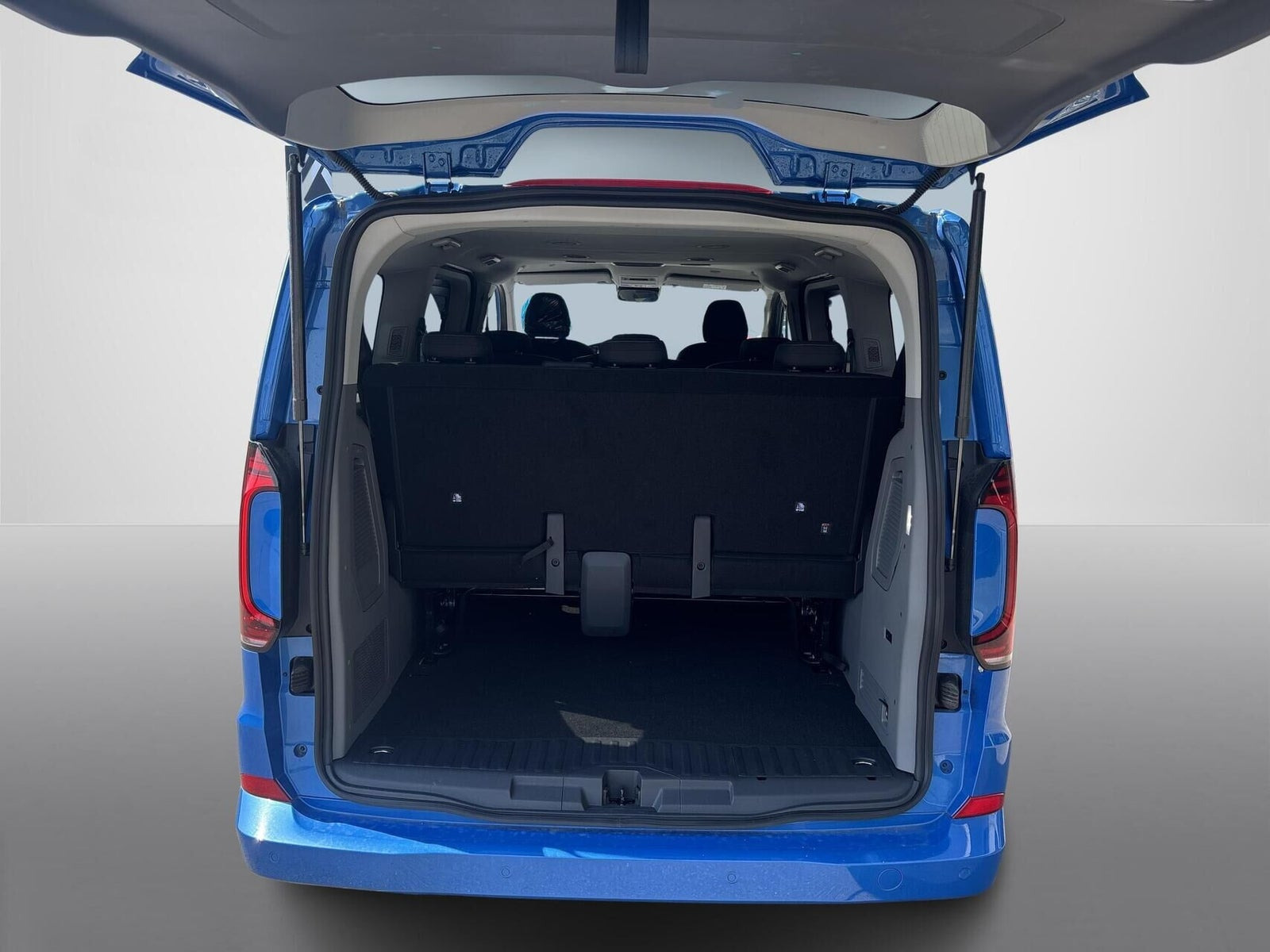 Beige VW e-Caravelle fra 2025