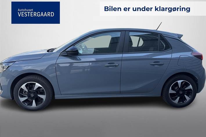 Grå Opel Corsa-e fra 2023