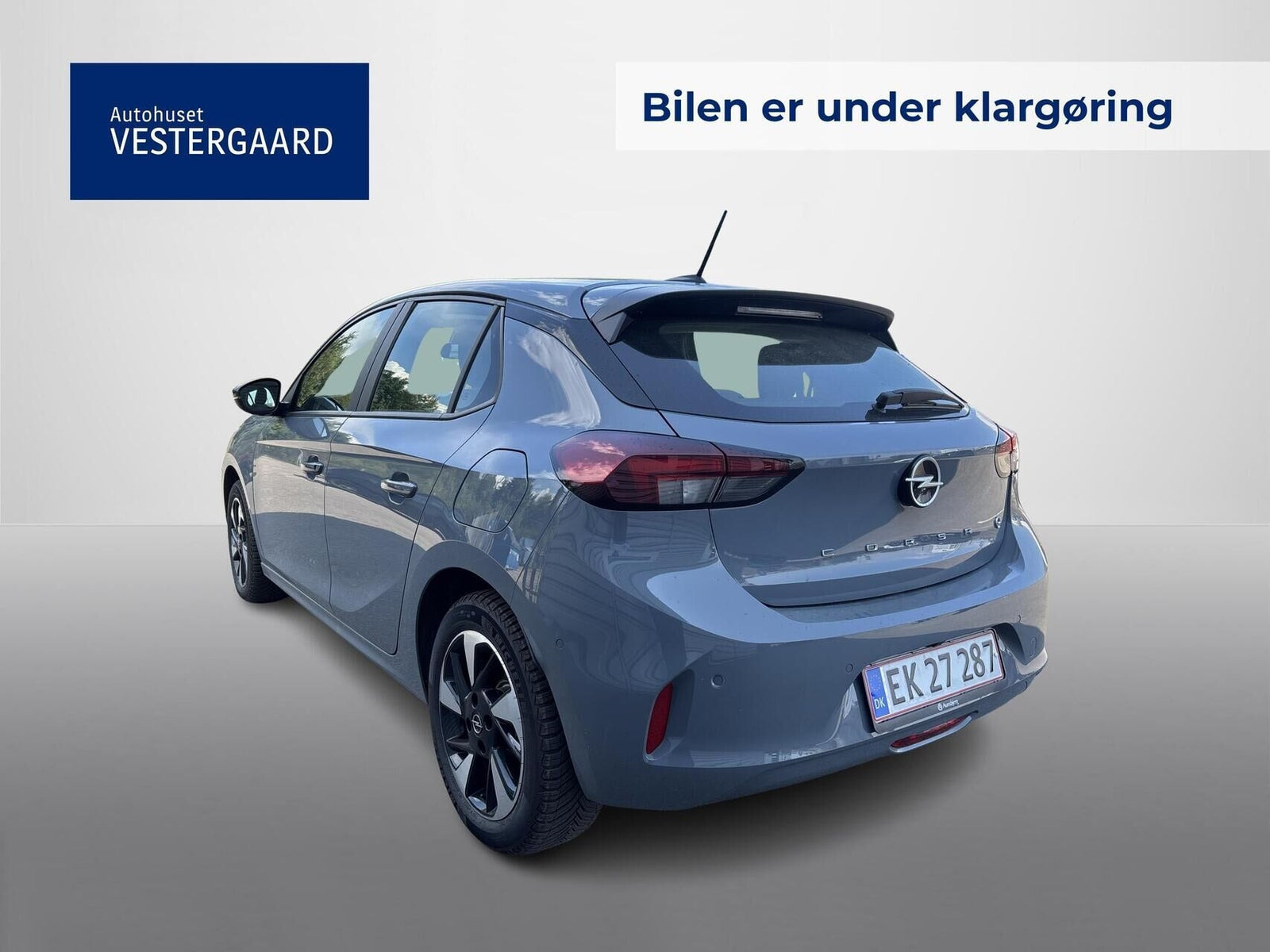 Grå Opel Corsa-e fra 2023