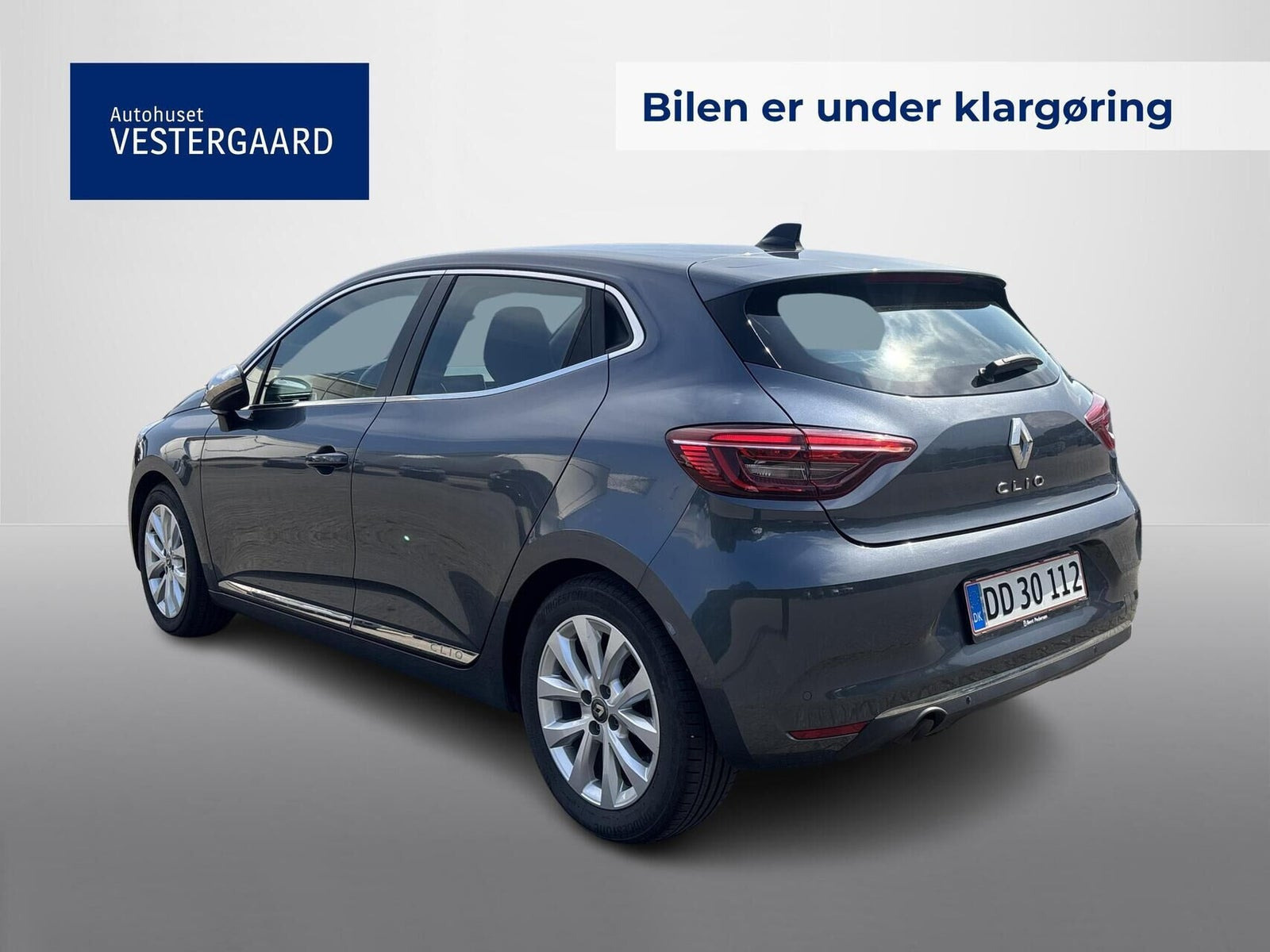 Grå Renault Clio V fra 2021