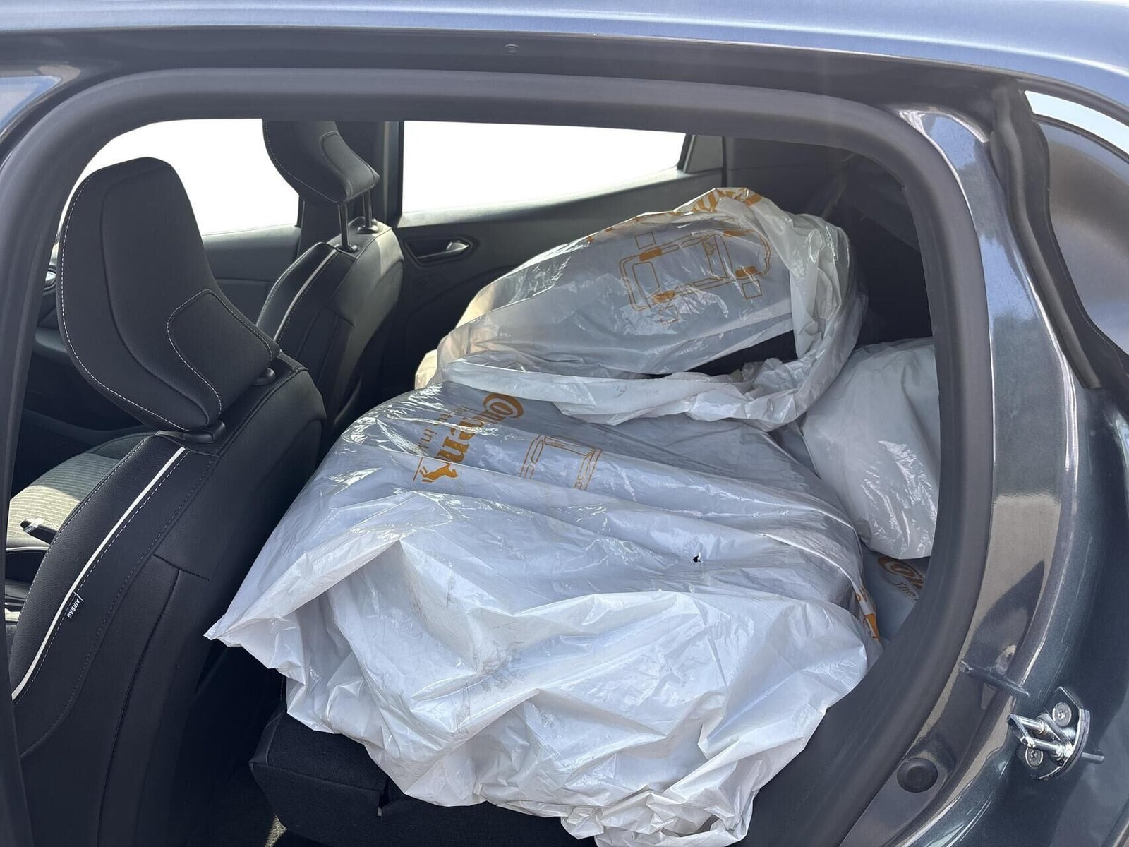 Grå Renault Clio V fra 2021