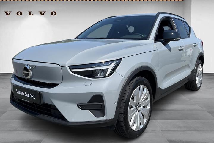 Grå Volvo EX40 fra 2024 set udefra