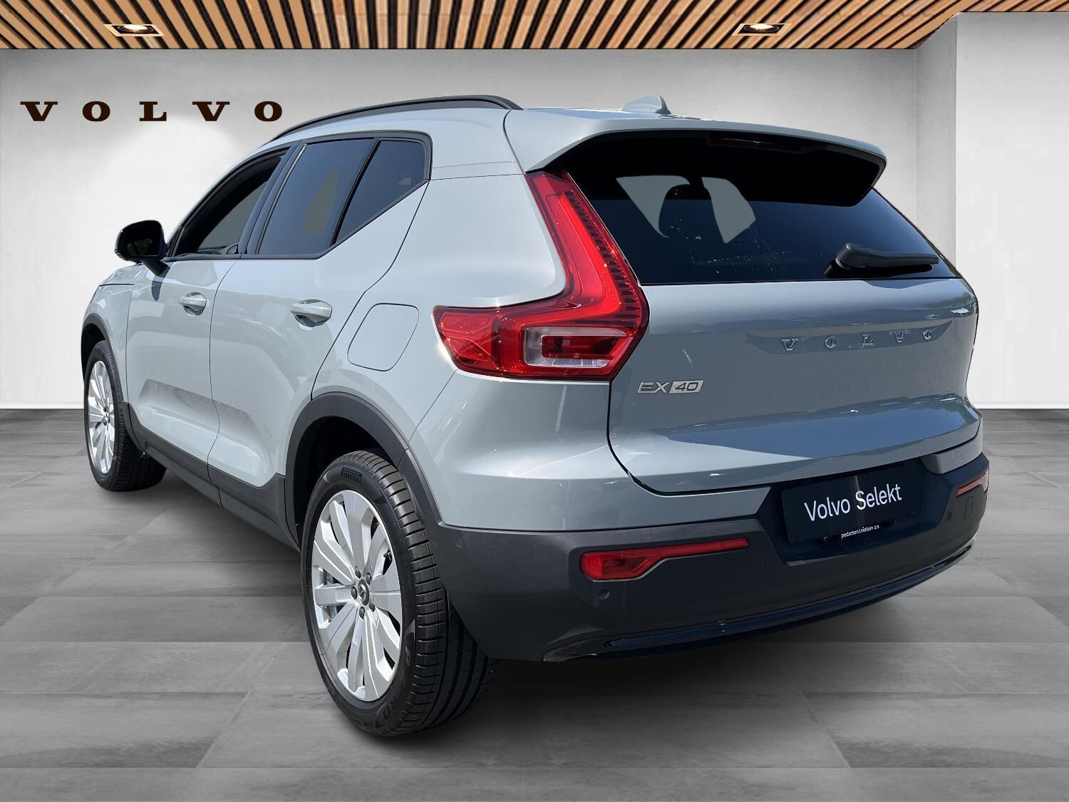 Grå Volvo EX40 fra 2024