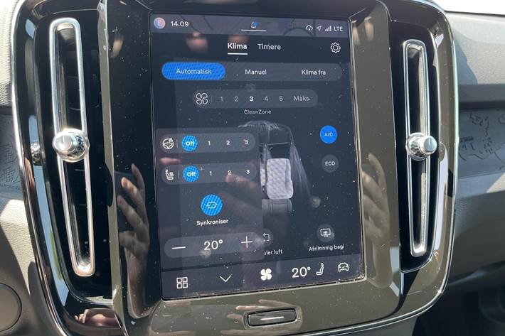 Grå Volvo EX40 fra 2024