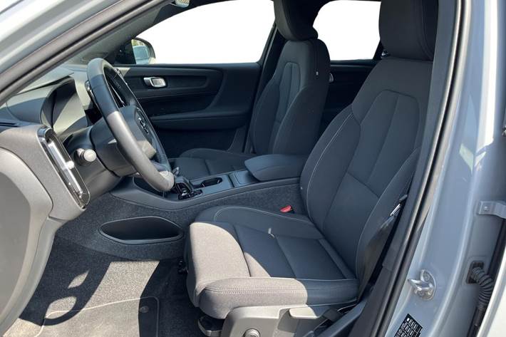 Grå Volvo EX40 fra 2024