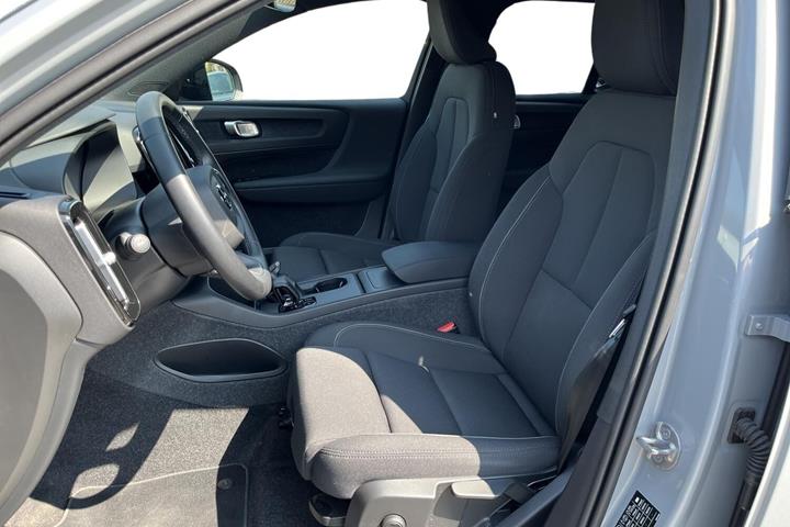 Grå Volvo EX40 fra 2024
