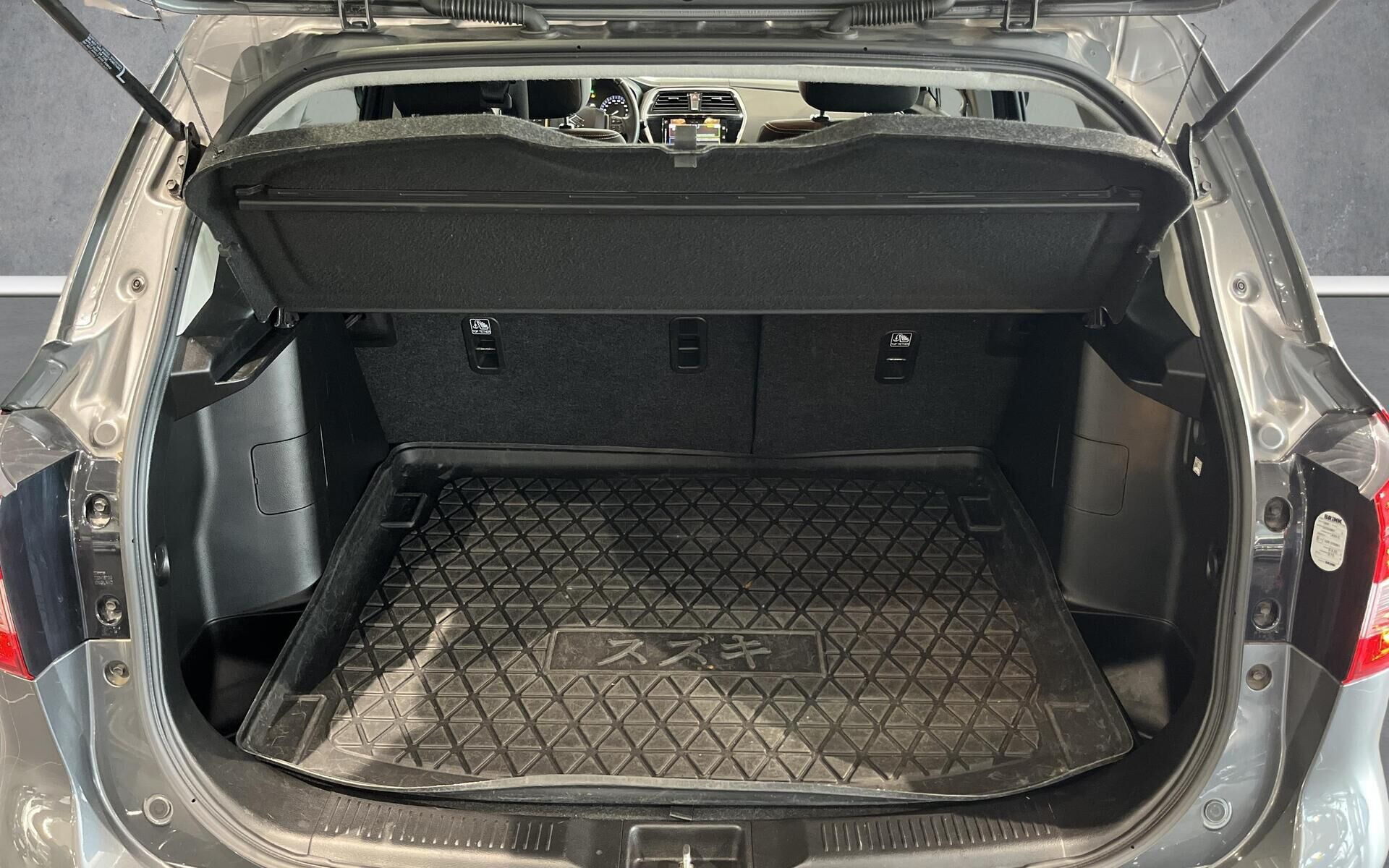 Grå Suzuki S-Cross fra 2019
