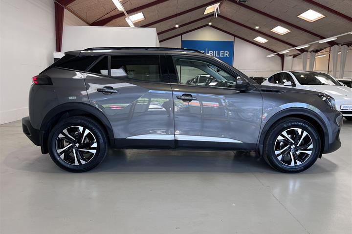 Grå Peugeot 2008 fra 2021