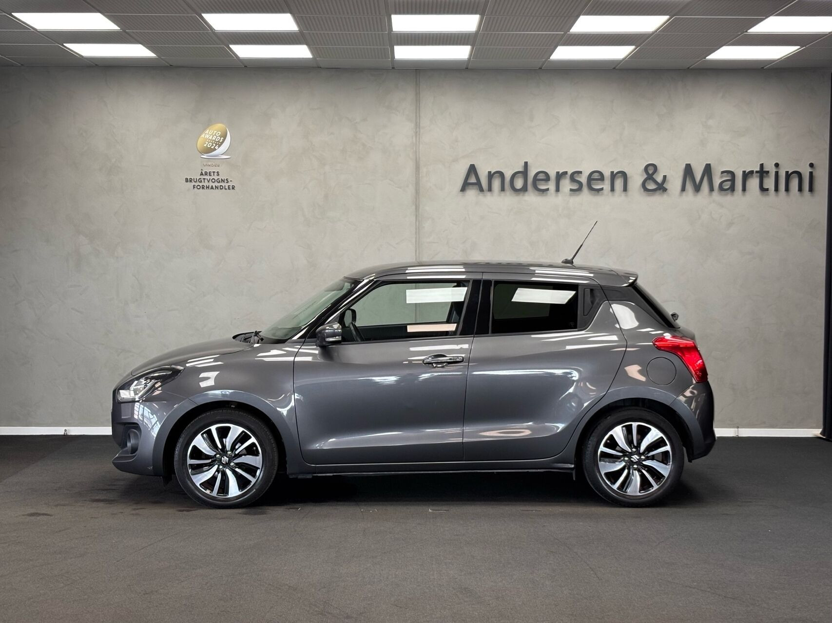 Grå Suzuki Swift fra 2019