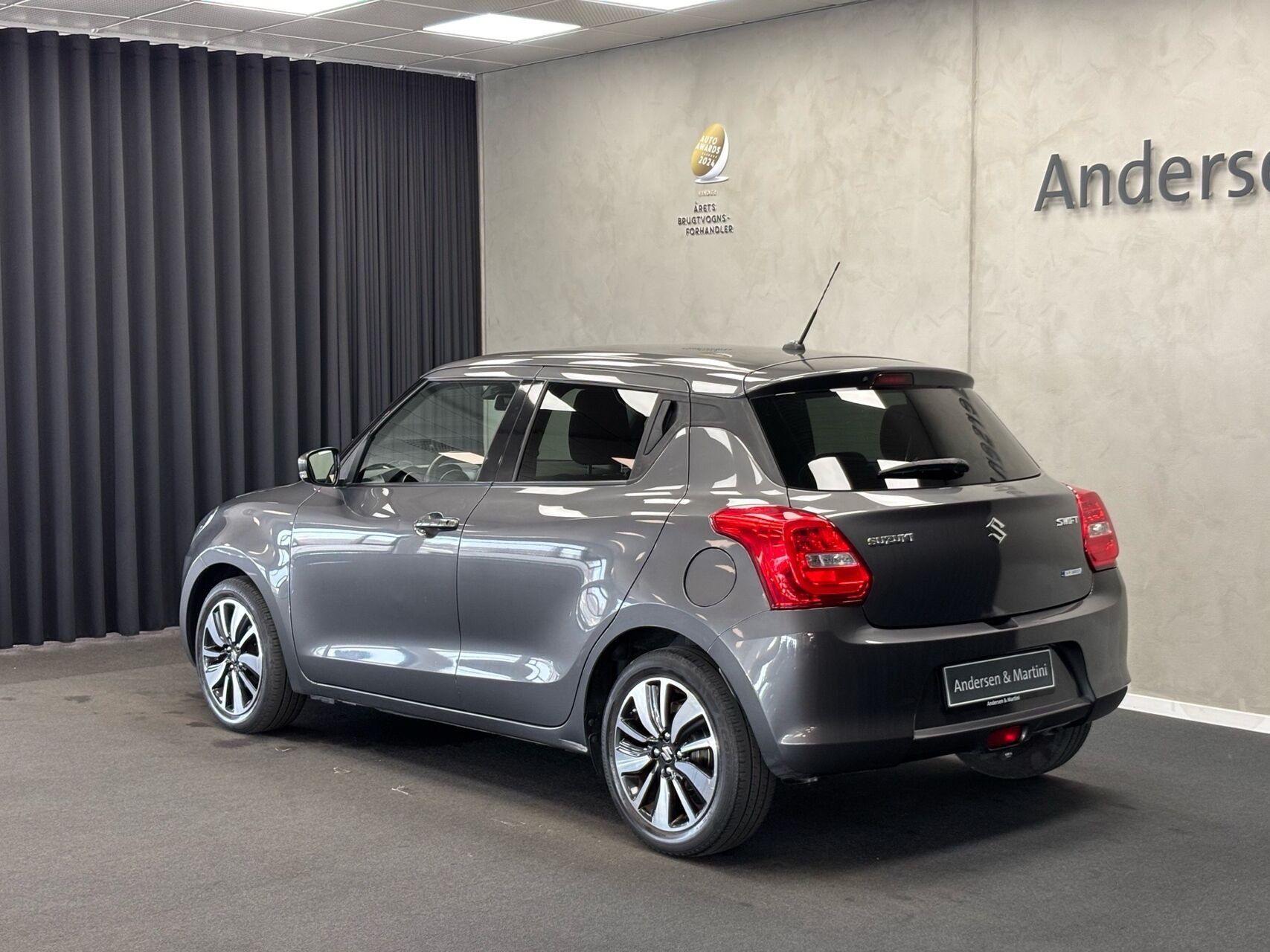 Grå Suzuki Swift fra 2019