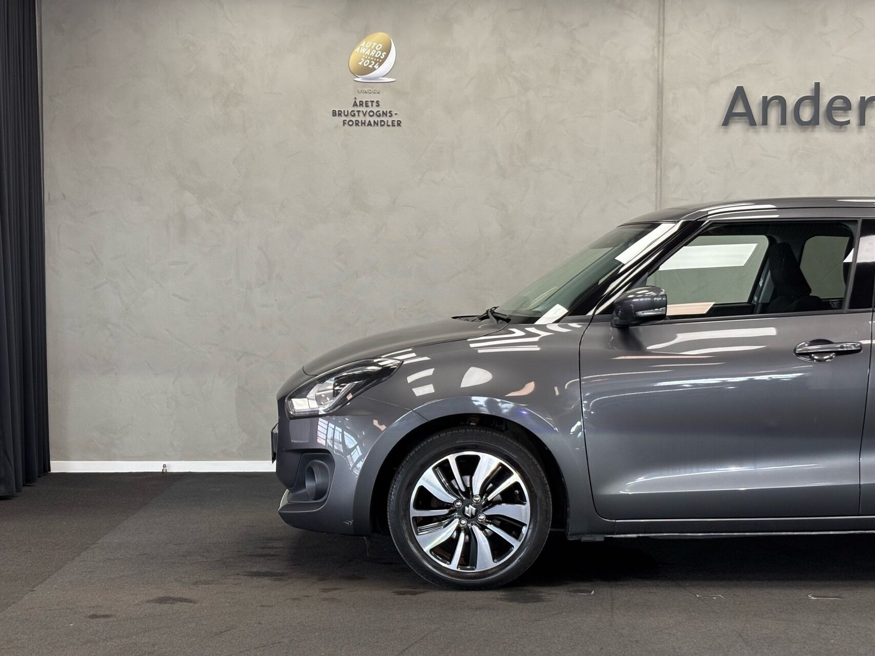 Grå Suzuki Swift fra 2019