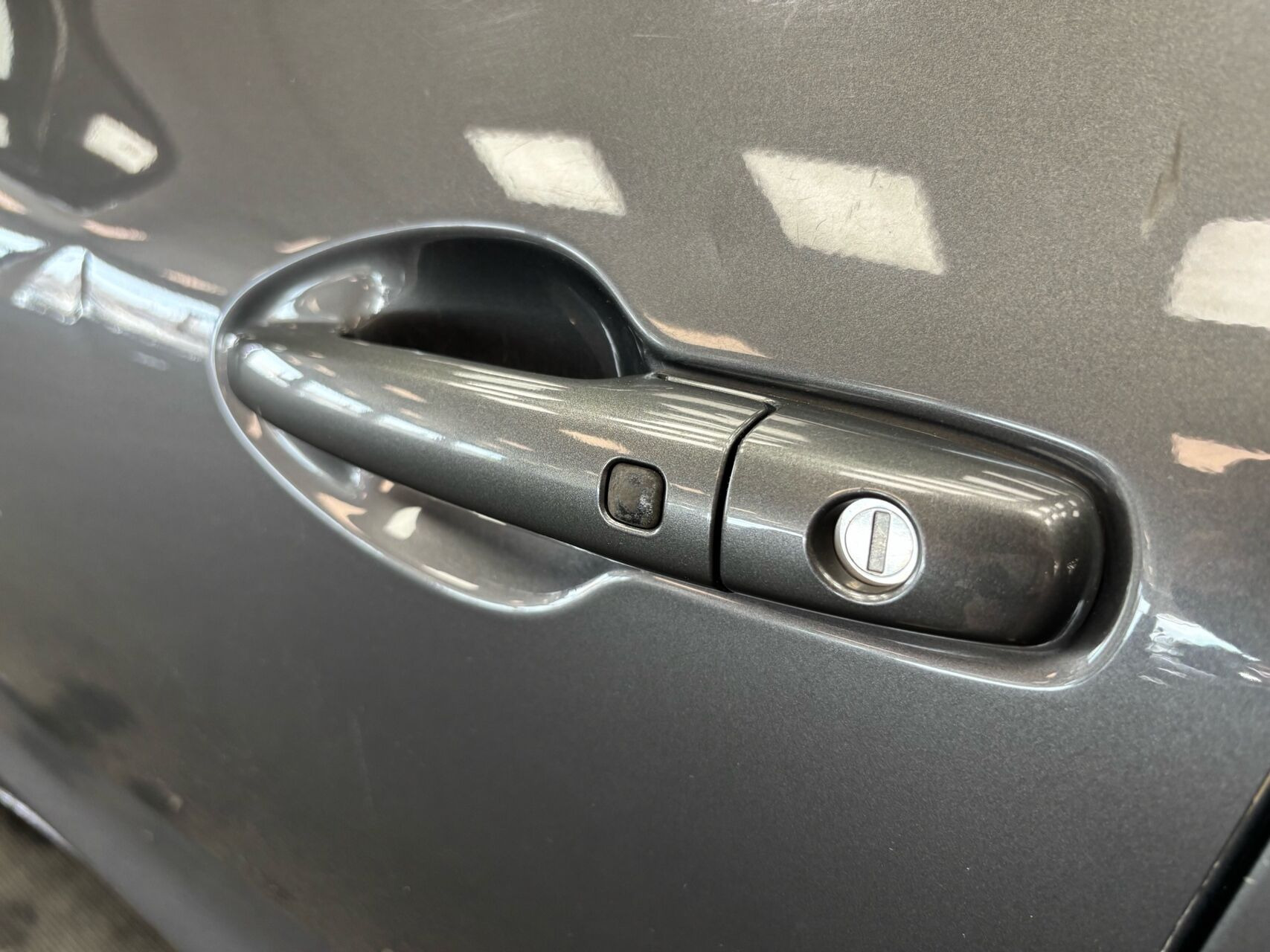 Grå Suzuki Swift fra 2019