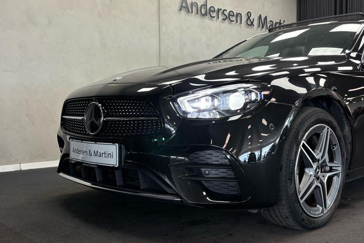 Sort Mercedes E300 de fra 2020
