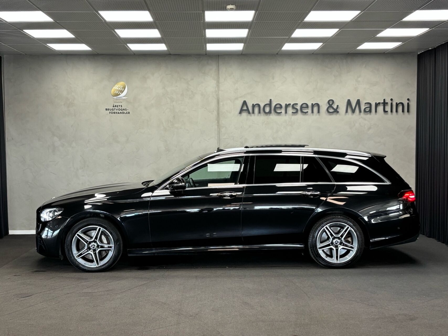 Sort Mercedes E300 de fra 2020