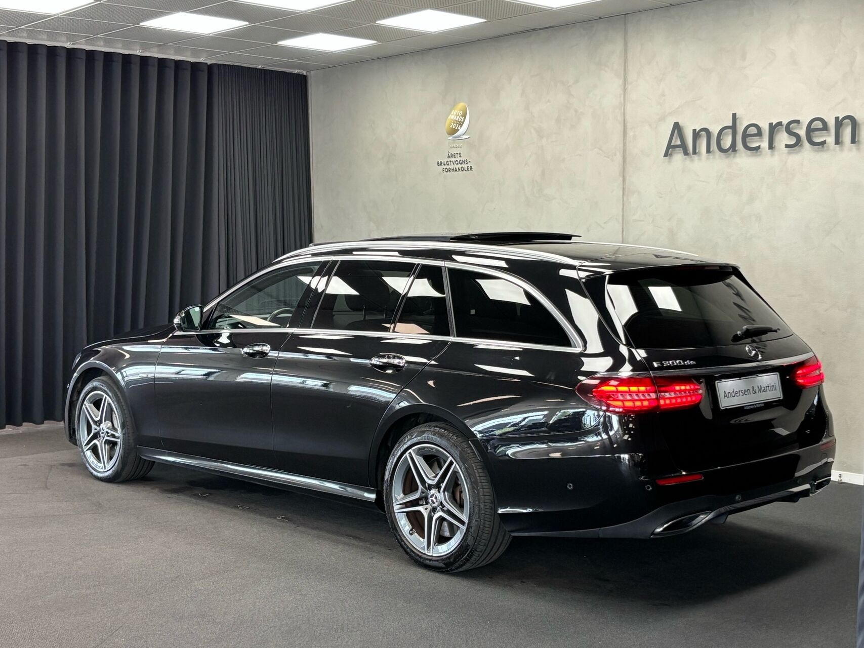 Sort Mercedes E300 de fra 2020