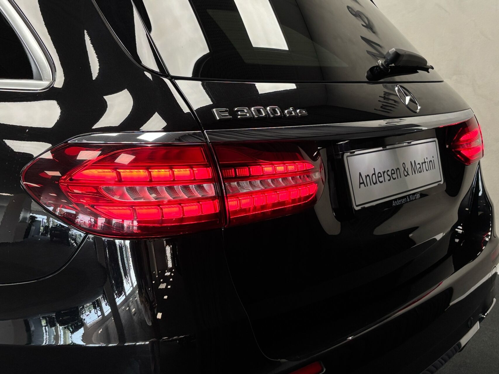 Sort Mercedes E300 de fra 2020