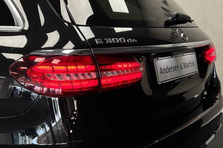 Sort Mercedes E300 de fra 2020