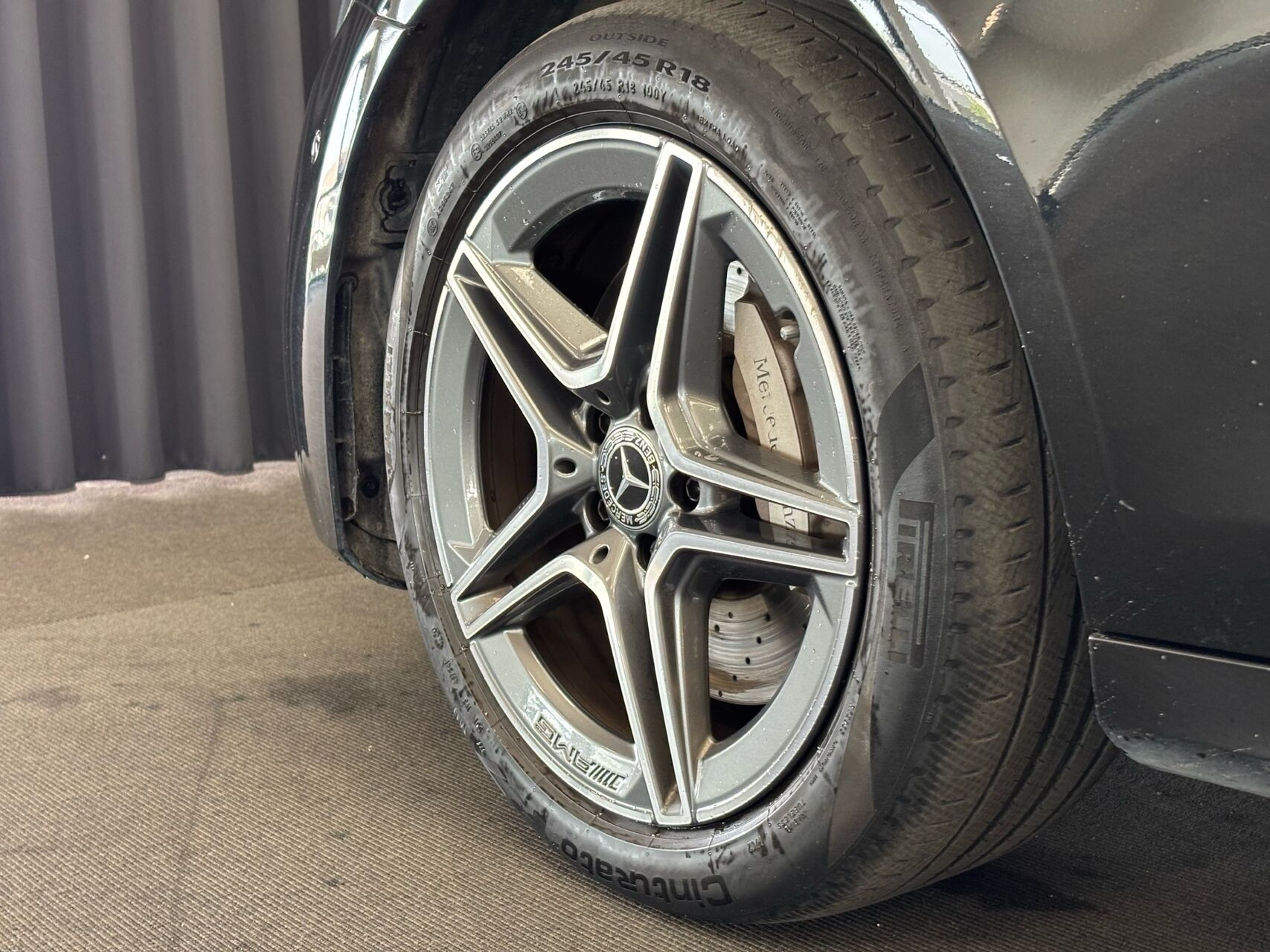 Sort Mercedes E300 de fra 2020