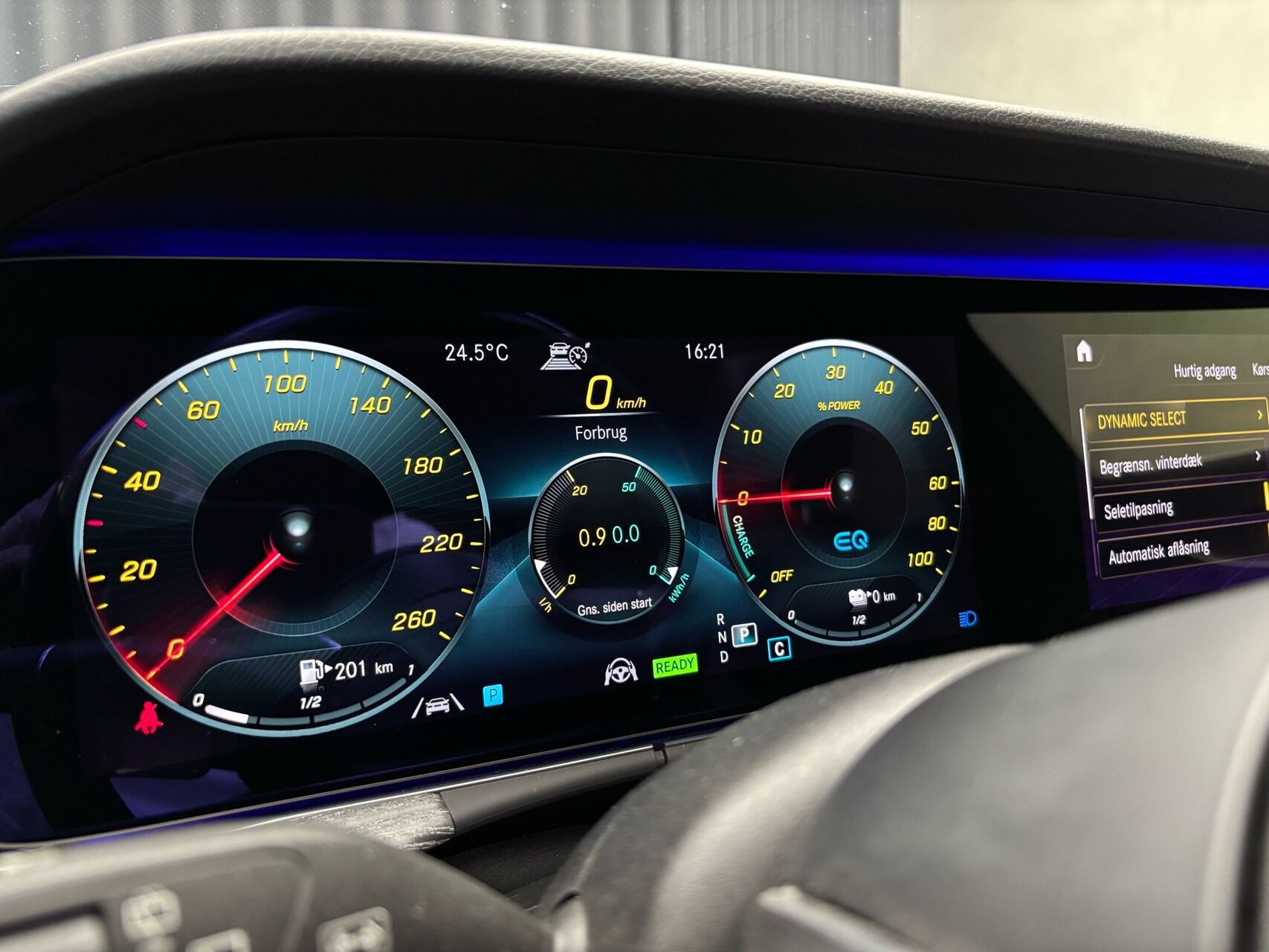 Sort Mercedes E300 de fra 2020