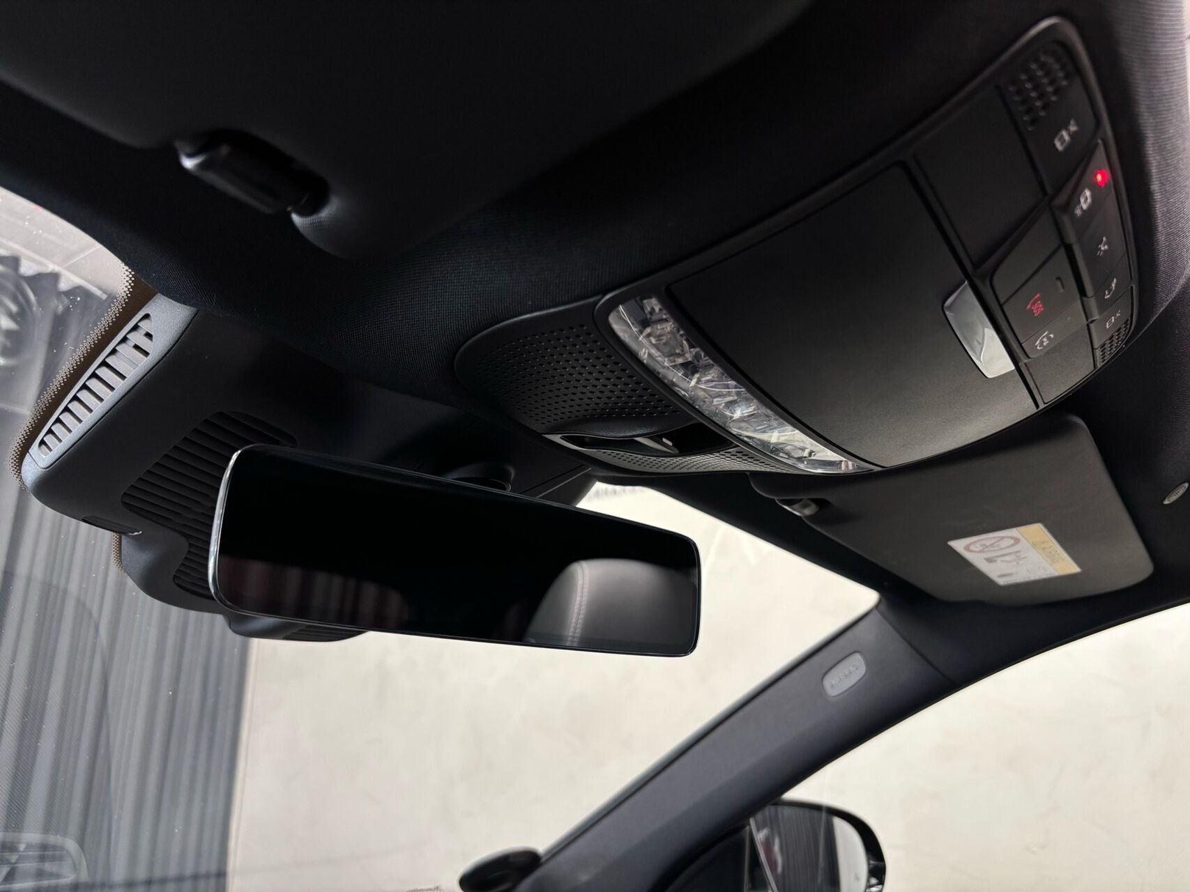 Sort Mercedes E300 de fra 2020