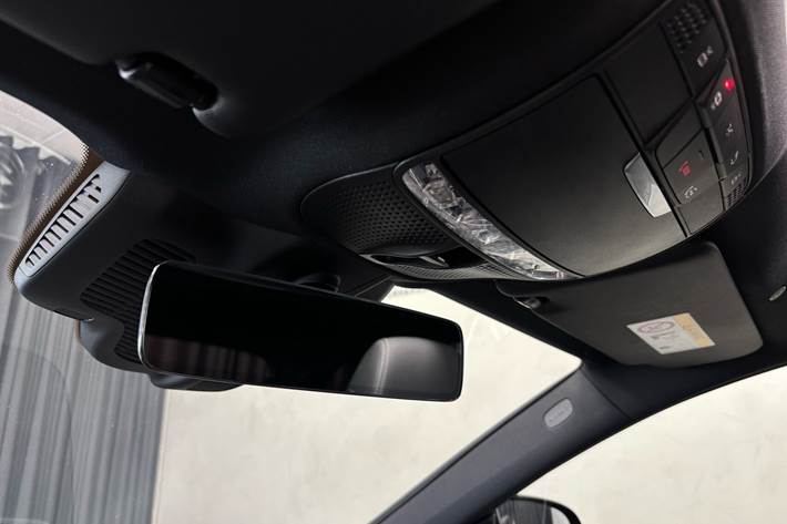 Sort Mercedes E300 de fra 2020