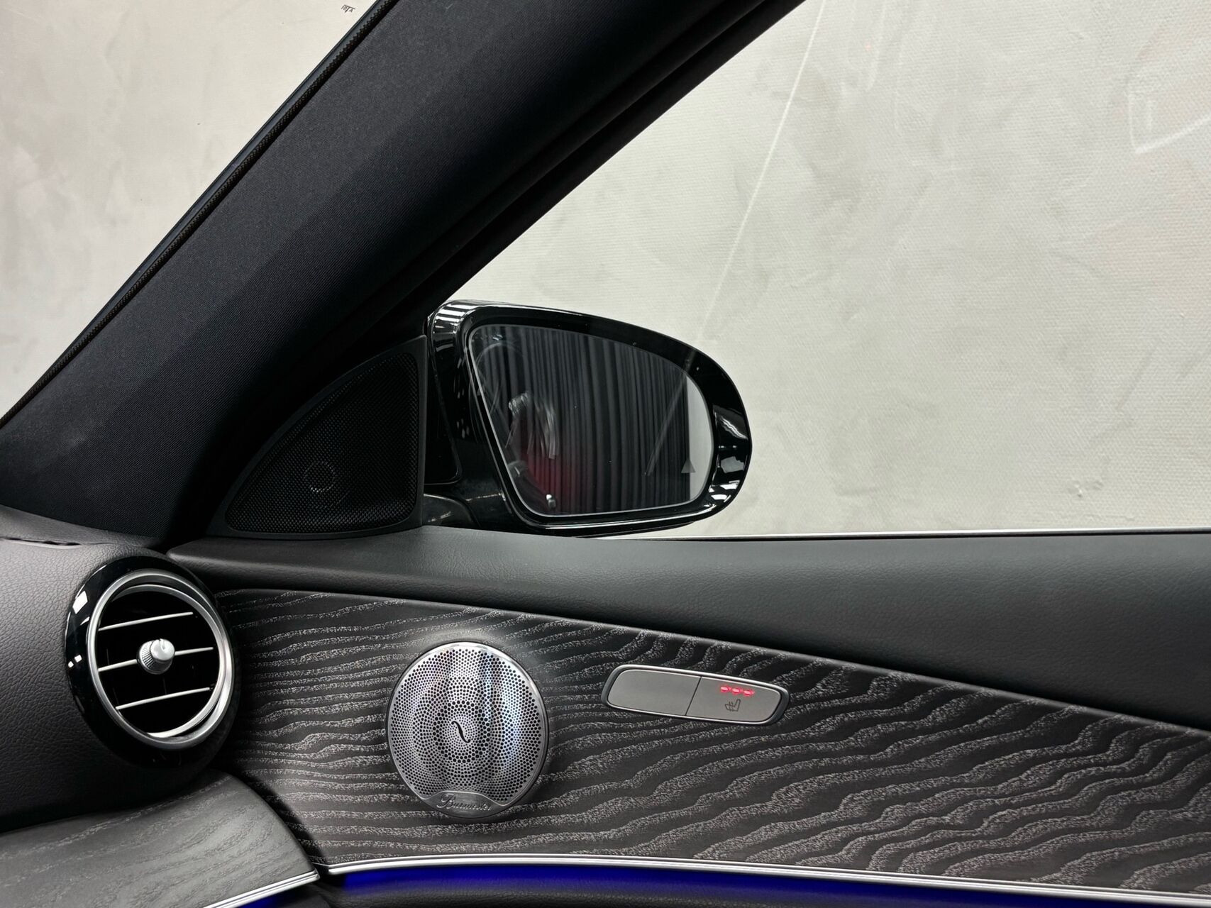 Sort Mercedes E300 de fra 2020