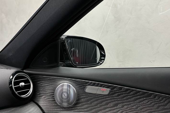 Sort Mercedes E300 de fra 2020