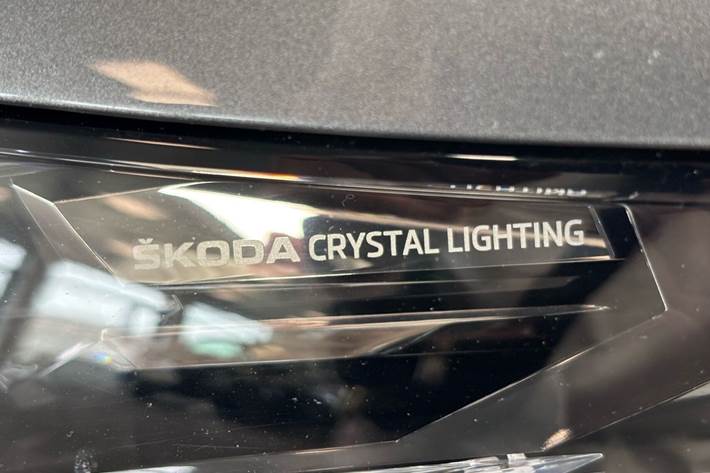 Grå Skoda Enyaq fra 2023