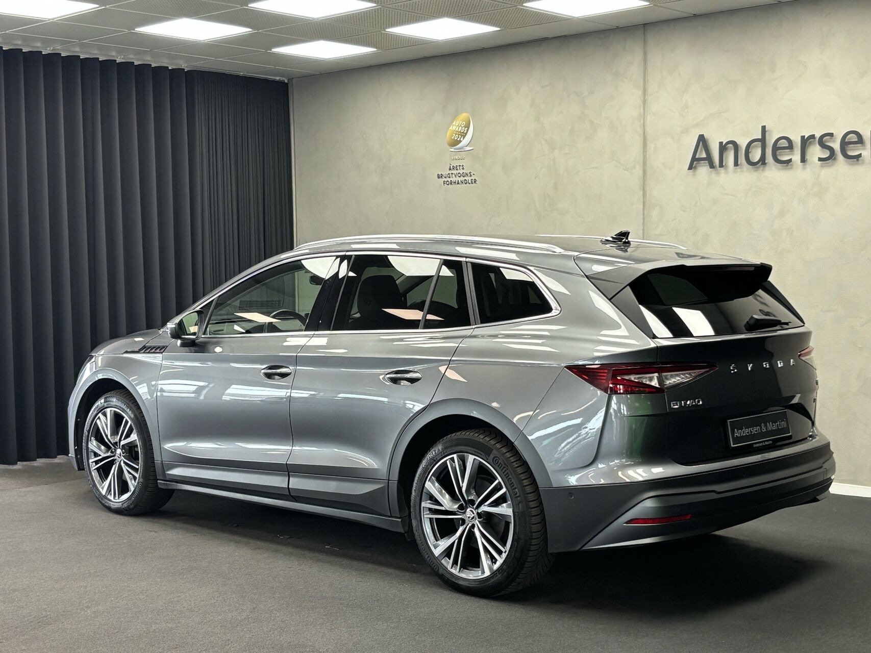 Grå Skoda Enyaq fra 2023