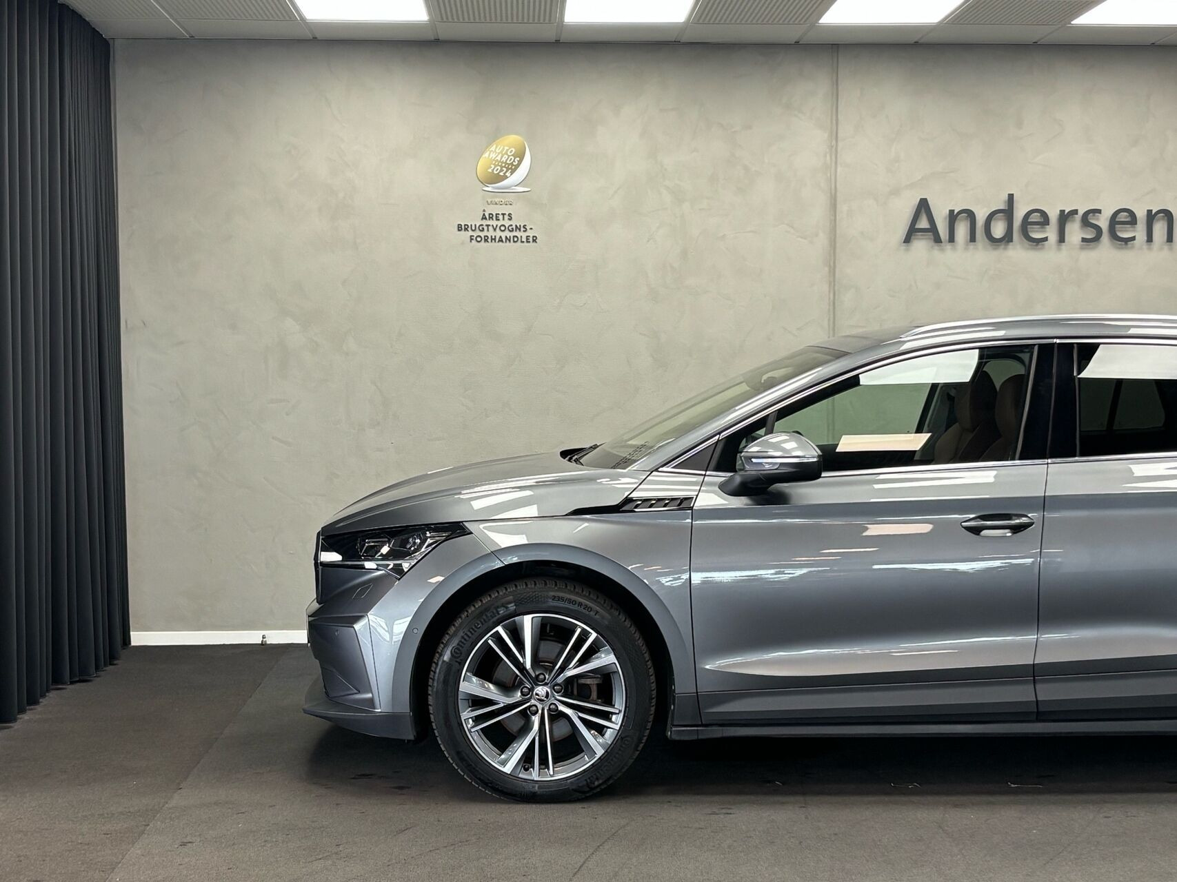 Grå Skoda Enyaq fra 2023