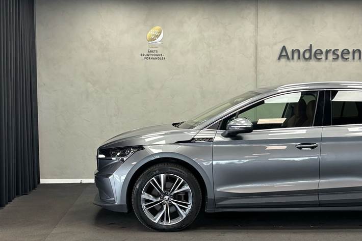 Grå Skoda Enyaq fra 2023