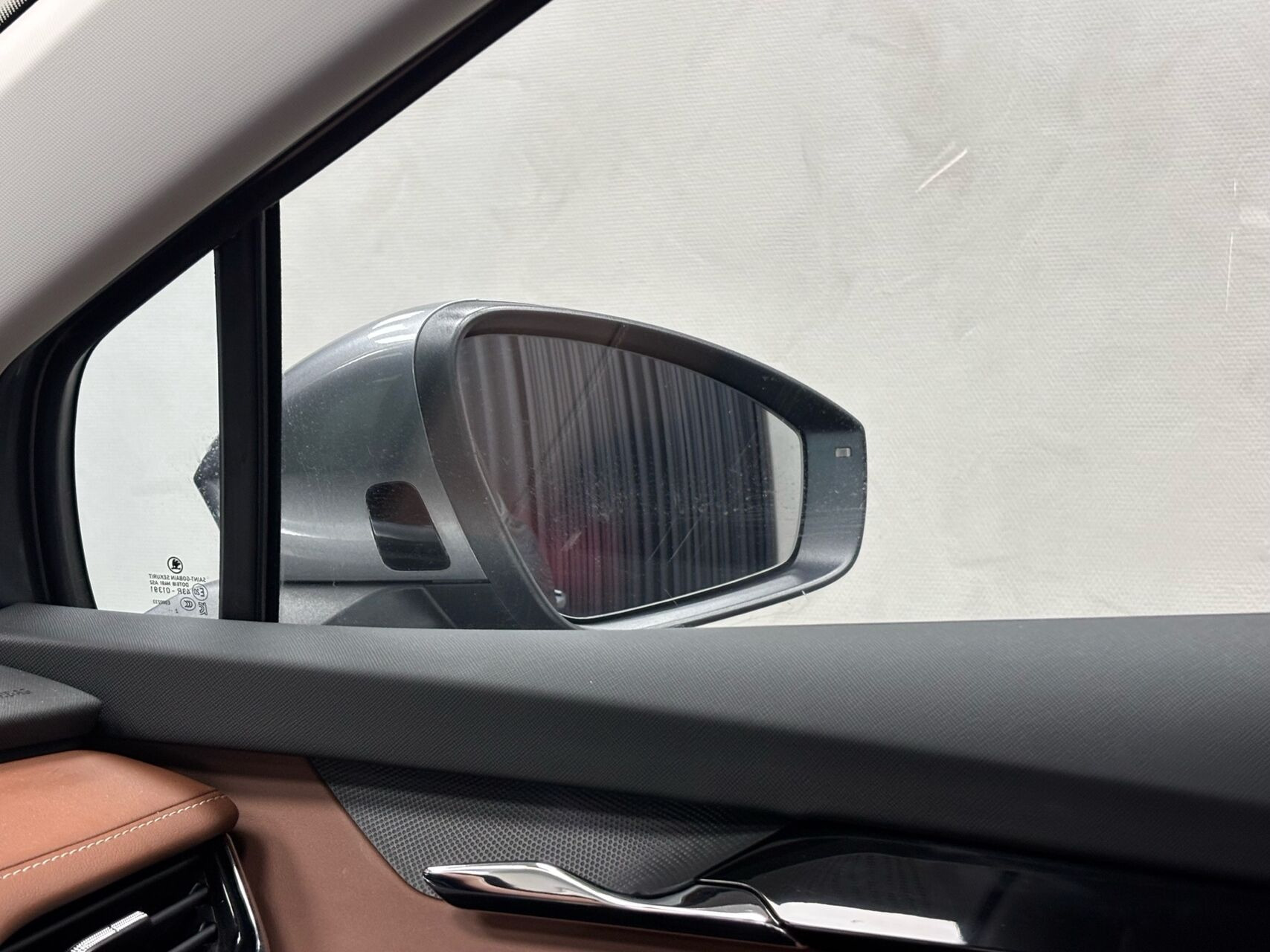 Grå Skoda Enyaq fra 2023