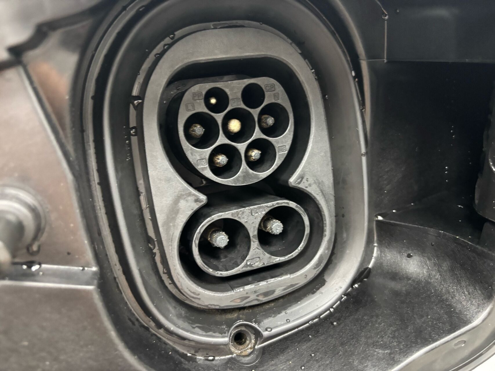 Grå Skoda Enyaq fra 2023