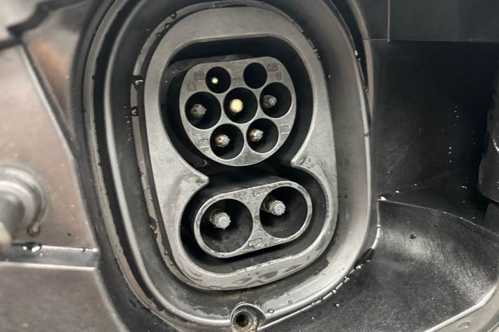 Grå Skoda Enyaq fra 2023