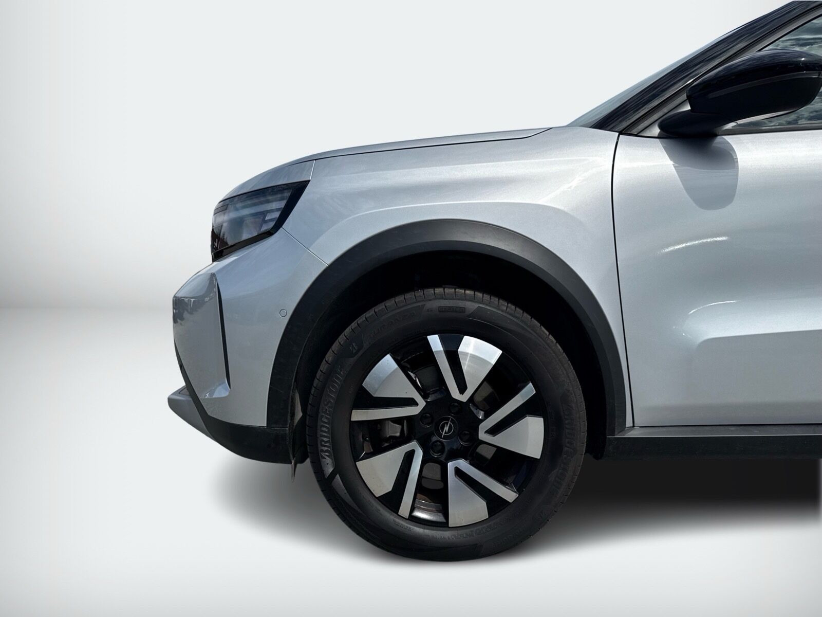 Sølv Opel Frontera fra 2025