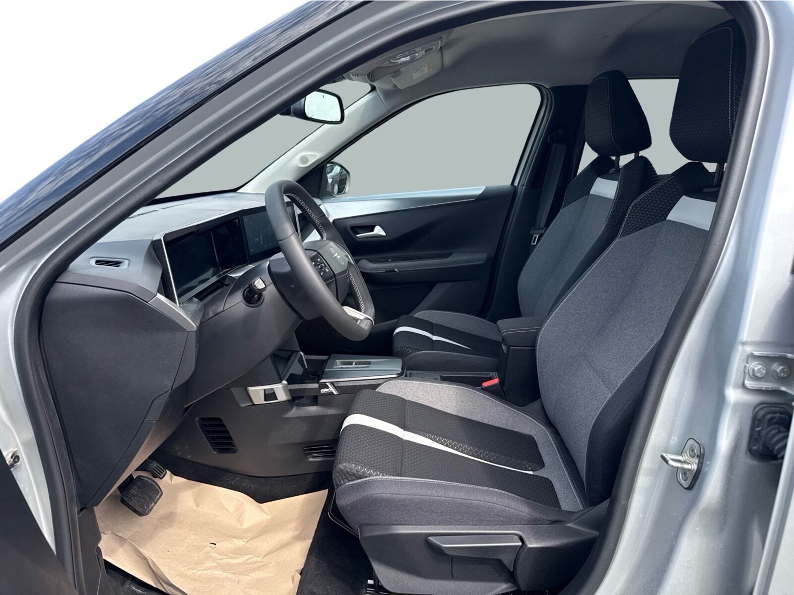 Sølv Opel Frontera fra 2025